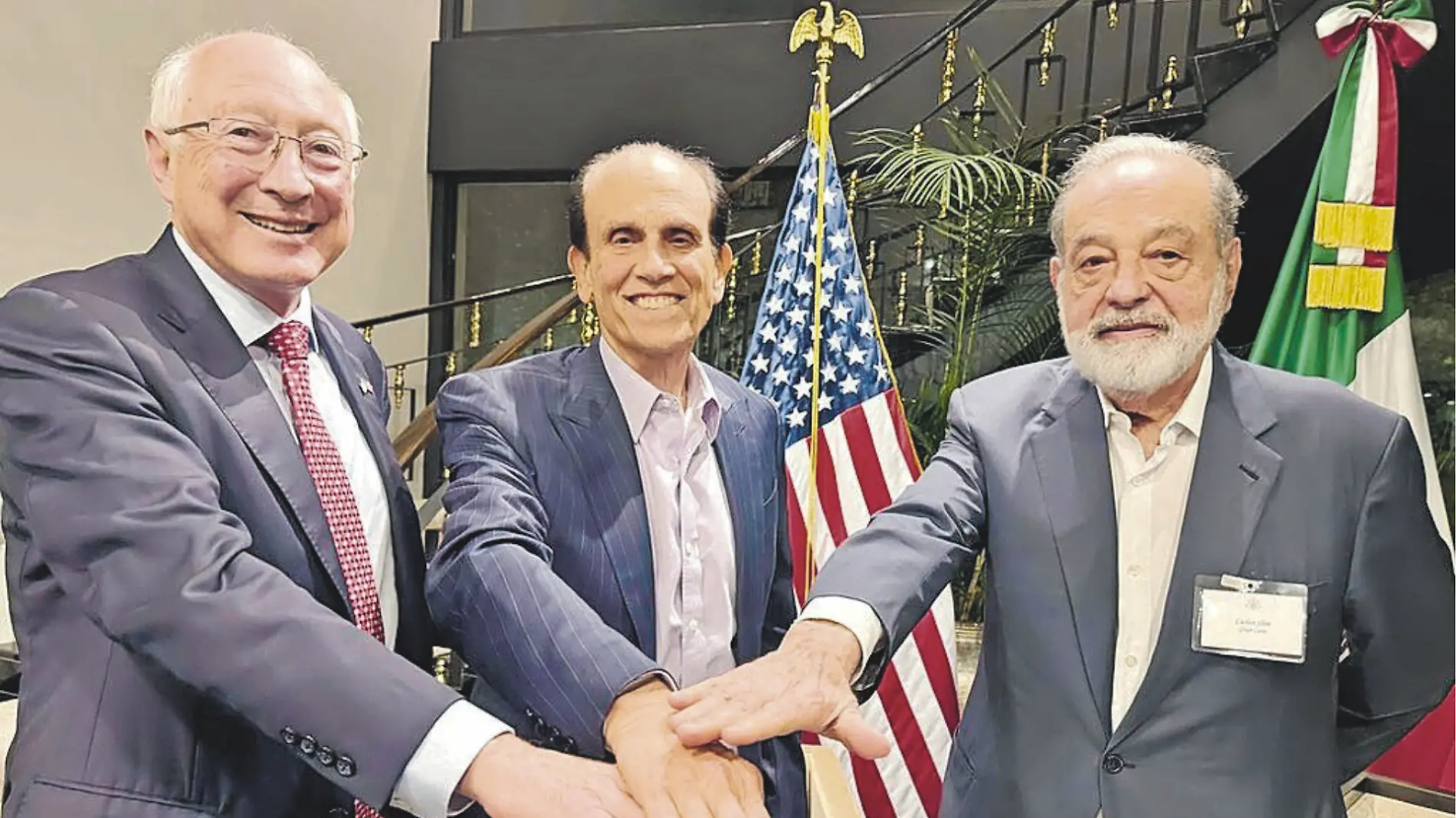 ken salazar, esteban moctezuma y carlos slim_X @USAmbMex